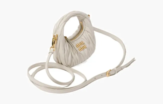 Сумки Miu Miu Wander matelassé nappa leather micro hobo bag «White» 