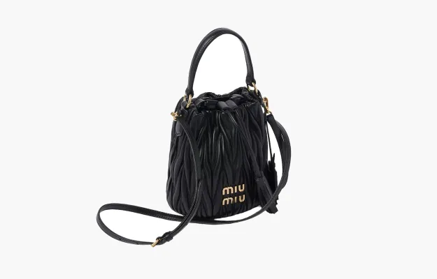 Сумки Miu Miu Matelassé nappa leather bucket bag «Black» 