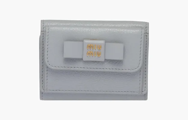 Сумки Miu Miu Leather Mini Trifold Wallet «Grey» 