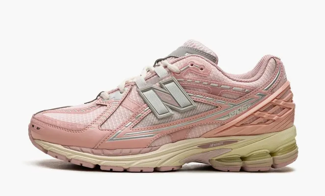 Кроссовки New Balance 1906U «Lunar New Year - Shell Pink» розовый
