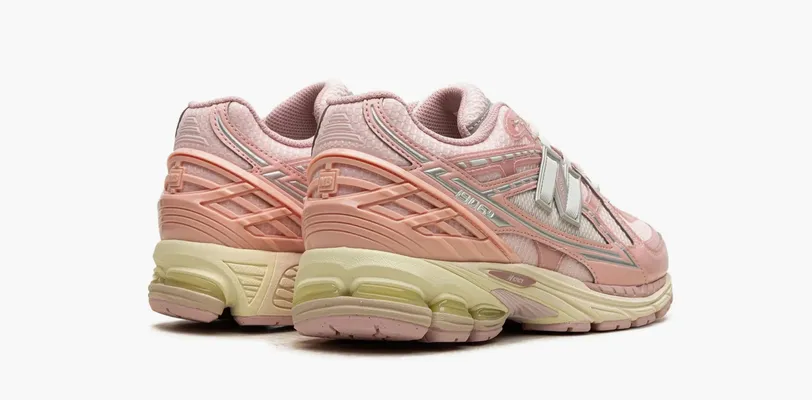 Кроссовки New Balance 1906U «Lunar New Year - Shell Pink» розовый