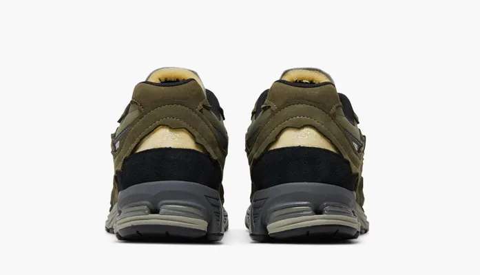 Кроссовки New Balance 2002R «Protection Pack - Dark Moss» зеленый
