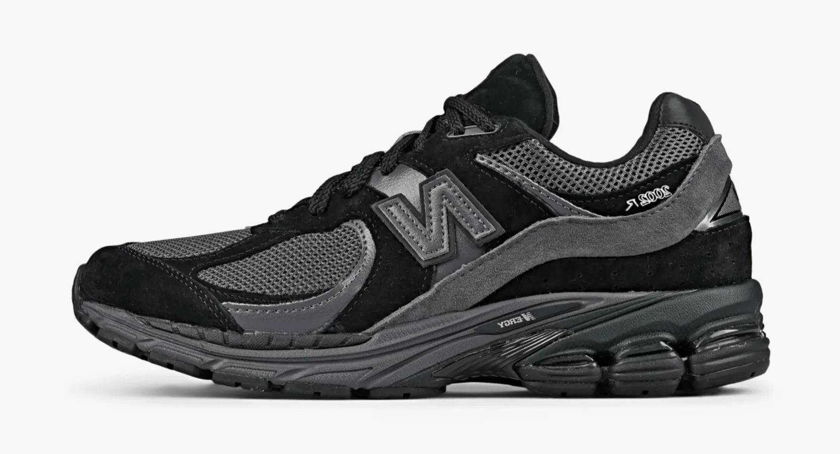 New Balance 2002R «Black Magnet»