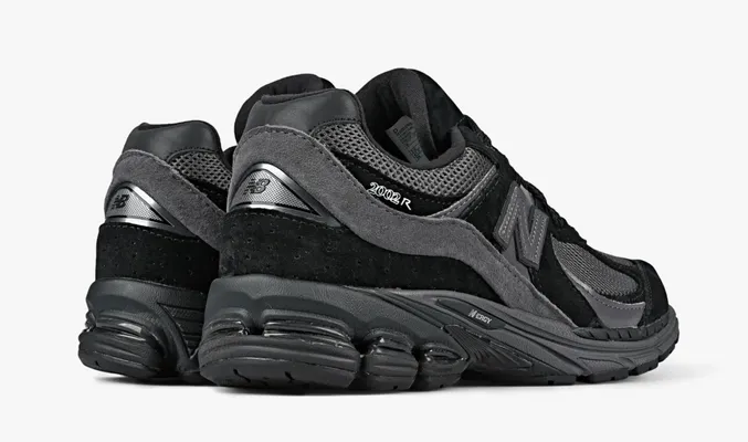 Кроссовки New Balance 2002R «Black Magnet» черный