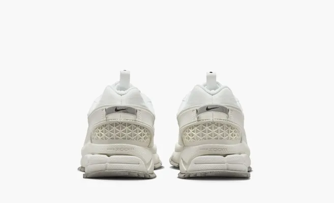 Кроссовки Nike Zoom Vomero Roam WMNS «Summit White» белый