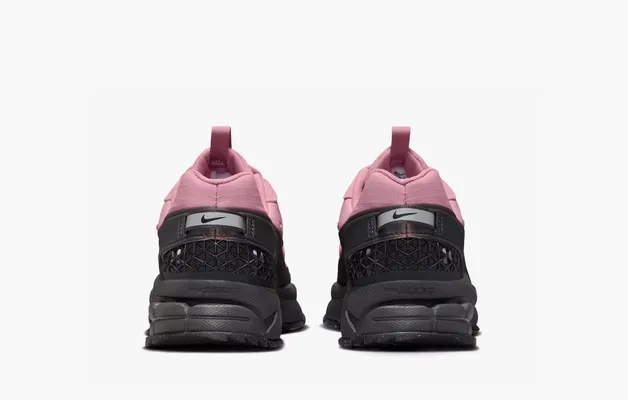 Кроссовки Nike Zoom Vomero 5 Roam WMNS «Elemental Pink Anthracite» розовый