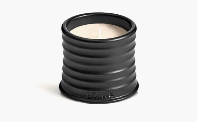 Парфюмерия Loewe Small Scented Candle «Liquorice» черный