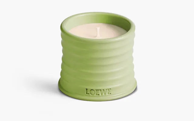 Парфюмерия Loewe Small Scented Candle «Cucumber» зеленый