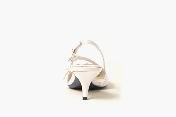 Обувь Miu Miu Patent Leather Slingbacks With Buckles «Ivory» бежевый