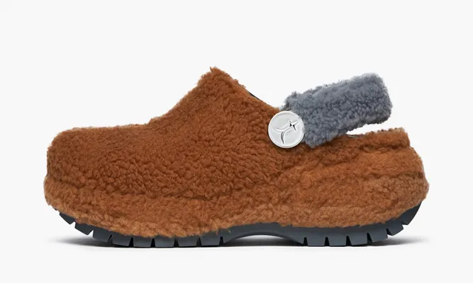  Crocs x Lil Nas Classic Mega Crush Crocs «Brown Sherpa» korichnevye