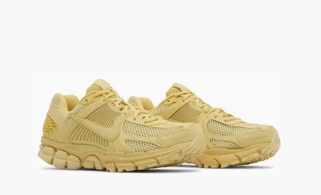  Air Zoom Vomero 5 WMNS «Saturn Gold» zolotoy