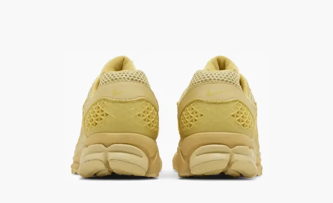  Air Zoom Vomero 5 WMNS «Saturn Gold» zolotoy