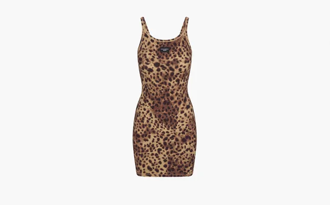 Одежда Skims x Dolce&Gabbana Cotton Rib Scoop Tank Mini Dress «Leopard» коричневый