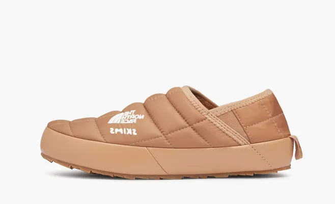 Обувь Skims x The North Face Thermoball Traction Mule 5 WMNS «Ochre» бежевый