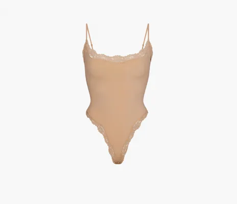 Одежда Skims Fits Everybody Lace Cami Bodysuit «Clay» бежевый