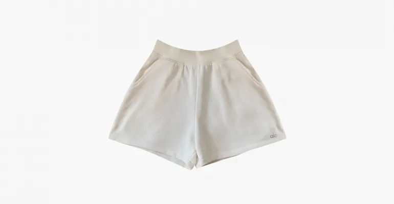 Одежда Alo Yoga Low Key Sweat Short «Ivory» кремовый