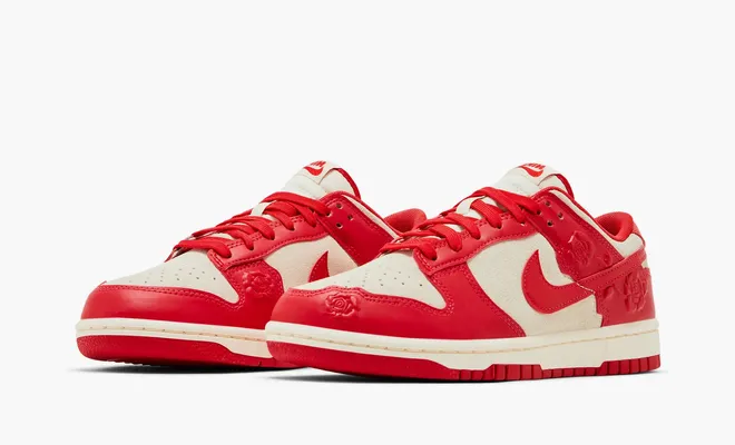 Кроссовки Nike Dunk Low WMNS «Roses» krasnye 