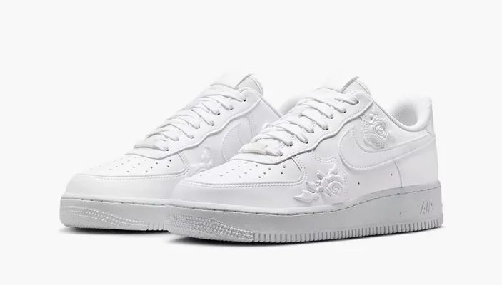 Кроссовки Nike Air Force 1 WMNS '07 «White Roses» belye