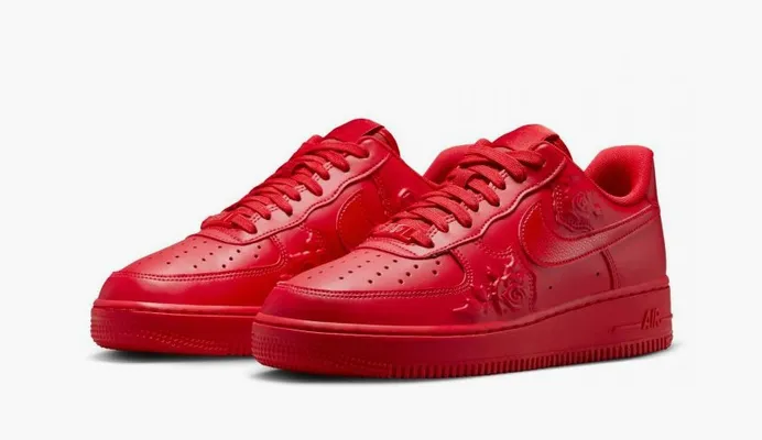 Кроссовки Nike Air Force 1 WMNS '07 «Red Roses» krasnye 