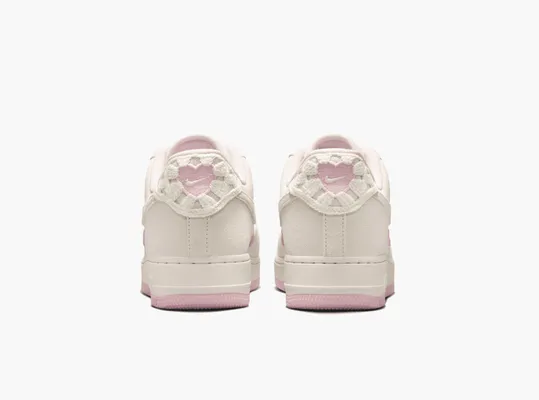 Кроссовки Nike Air Force 1 Low WMNS «Valentine's Day 2025» kremovye