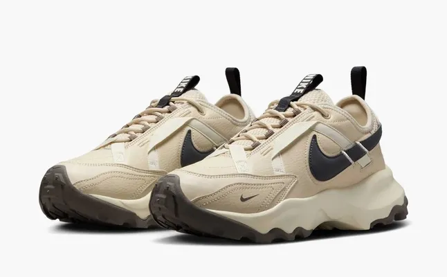 Кроссовки Nike TC 7900 WMNS «Beach Off Noir» кремовый