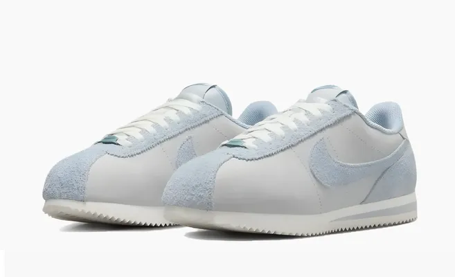 Кроссовки Nike Cortez Premium Leather WMNS «Pure Platinum Armory Blue» golubye