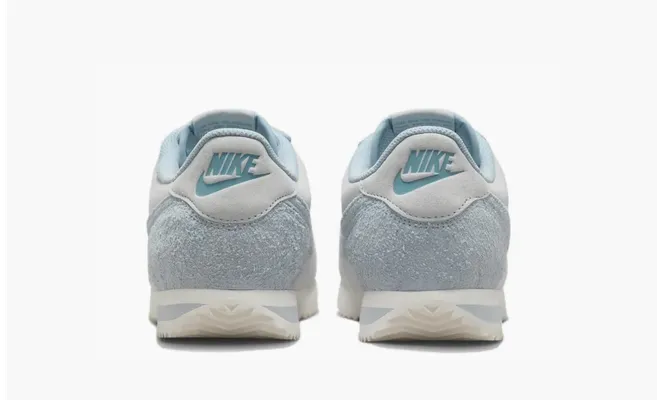 Кроссовки Nike Cortez Premium Leather WMNS «Pure Platinum Armory Blue» golubye
