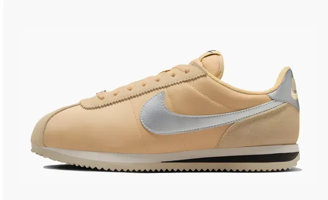Кроссовки Nike Cortez Textile «Sesame Light Orewood Brown Black Metallic Silver» bezhevye