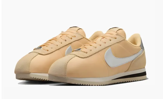 Кроссовки Nike Cortez Textile «Sesame Light Orewood Brown Black Metallic Silver» bezhevye