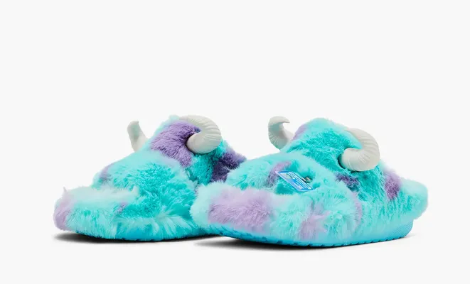  Crocs Classic Cozzzy Sandal x Monsters Inc. «Sulley» golubye