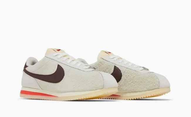 Кроссовки Nike Cortez 23  WMNS 23 «Light Orewood Brown» belye