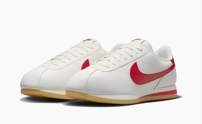 Кроссовки Nike Cortez «Sail University Red Gum» kremovye