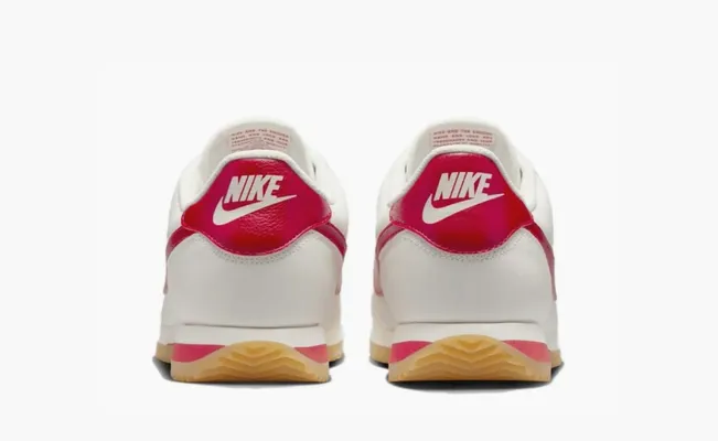 Кроссовки Nike Cortez «Sail University Red Gum» kremovye