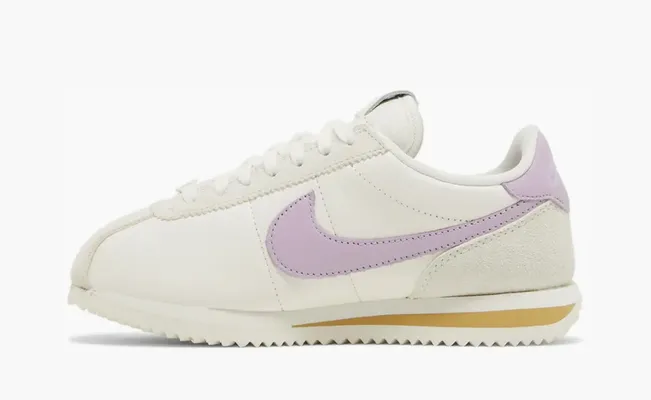 Кроссовки Nike Cortez SE WMNS «Sail Iced Lilac» kremovye