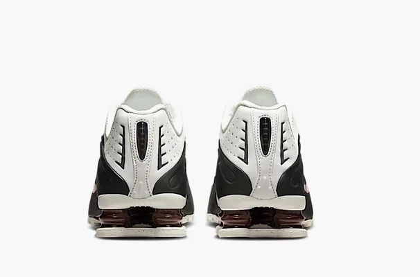 Кроссовки Nike Shox R4 WMNS «Sail Fauna Brown Cream» кремовый