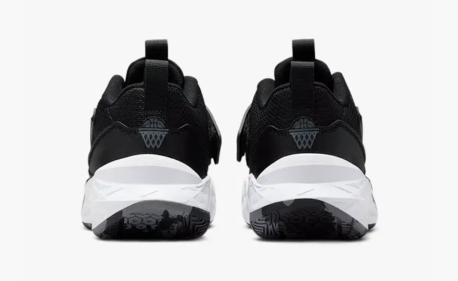 Кроссовки Nike Team Hustle D12 GS «Black White» chyernye