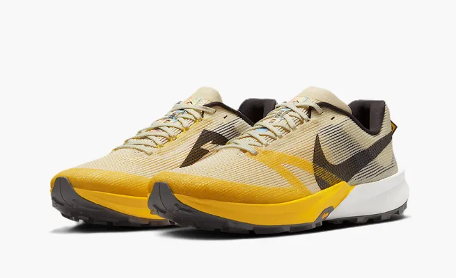 Кроссовки Nike Kiger 10 «Lightning Medium Ash» желтый