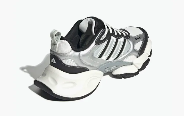  Adidas XLG Runner «Black Metallic Silver» металлическийheskiy