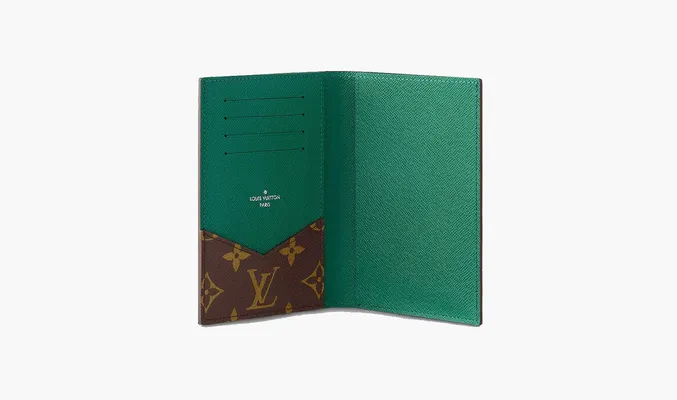 Louis Vuitton Louis Vuitton Passport Cover Monogram Macassar Canvas «Vert» korichnevye
