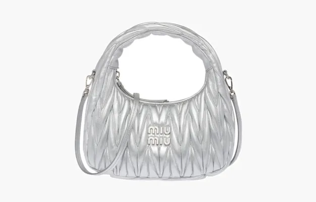 Сумки Miu Miu Wander matelassé nappa leather hobo bag «Silver» серебряный